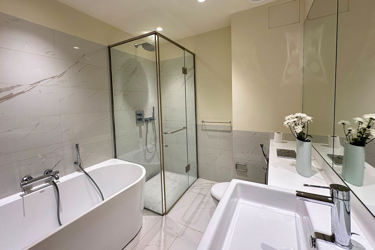 cinnamon-life-apartment-azure-executive-bathroom