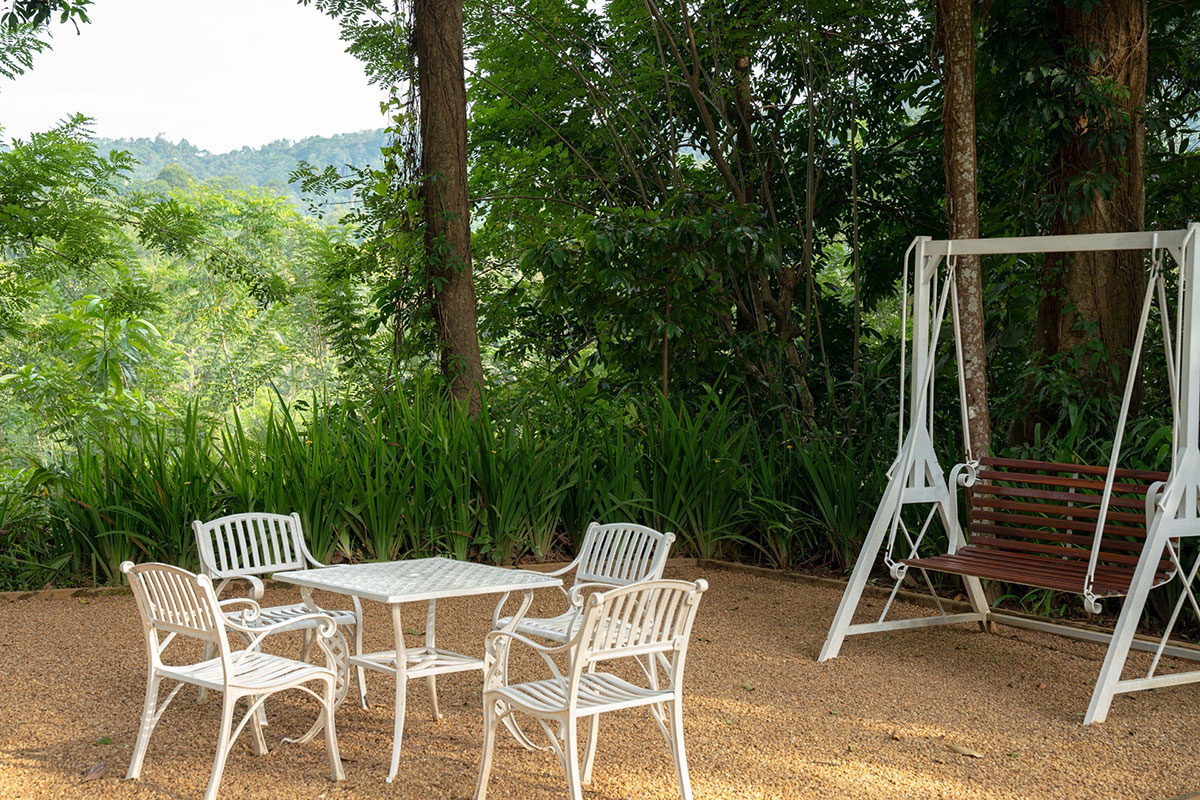 Tequila-Holidays-Evergreen-Hideout-Home-09